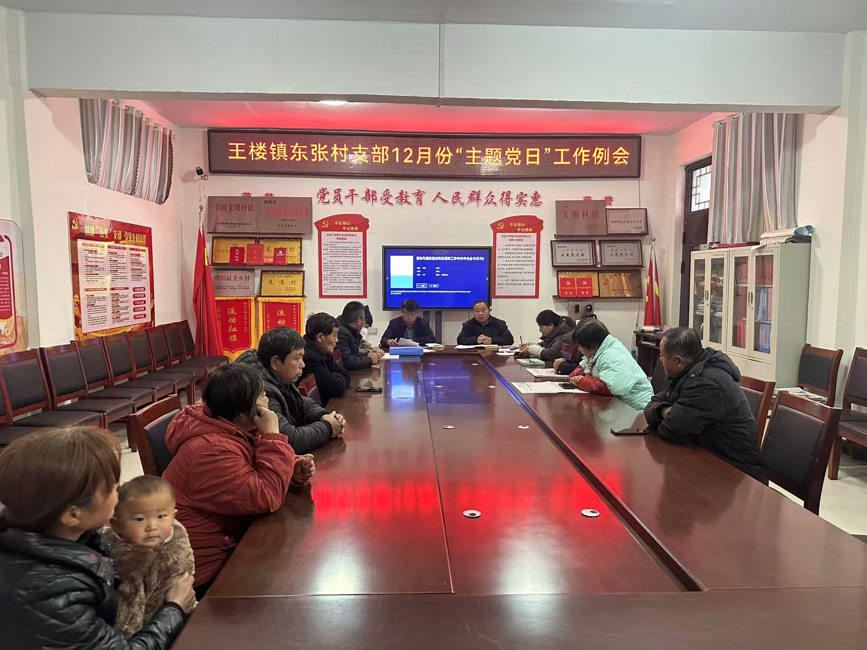 东张.jpg