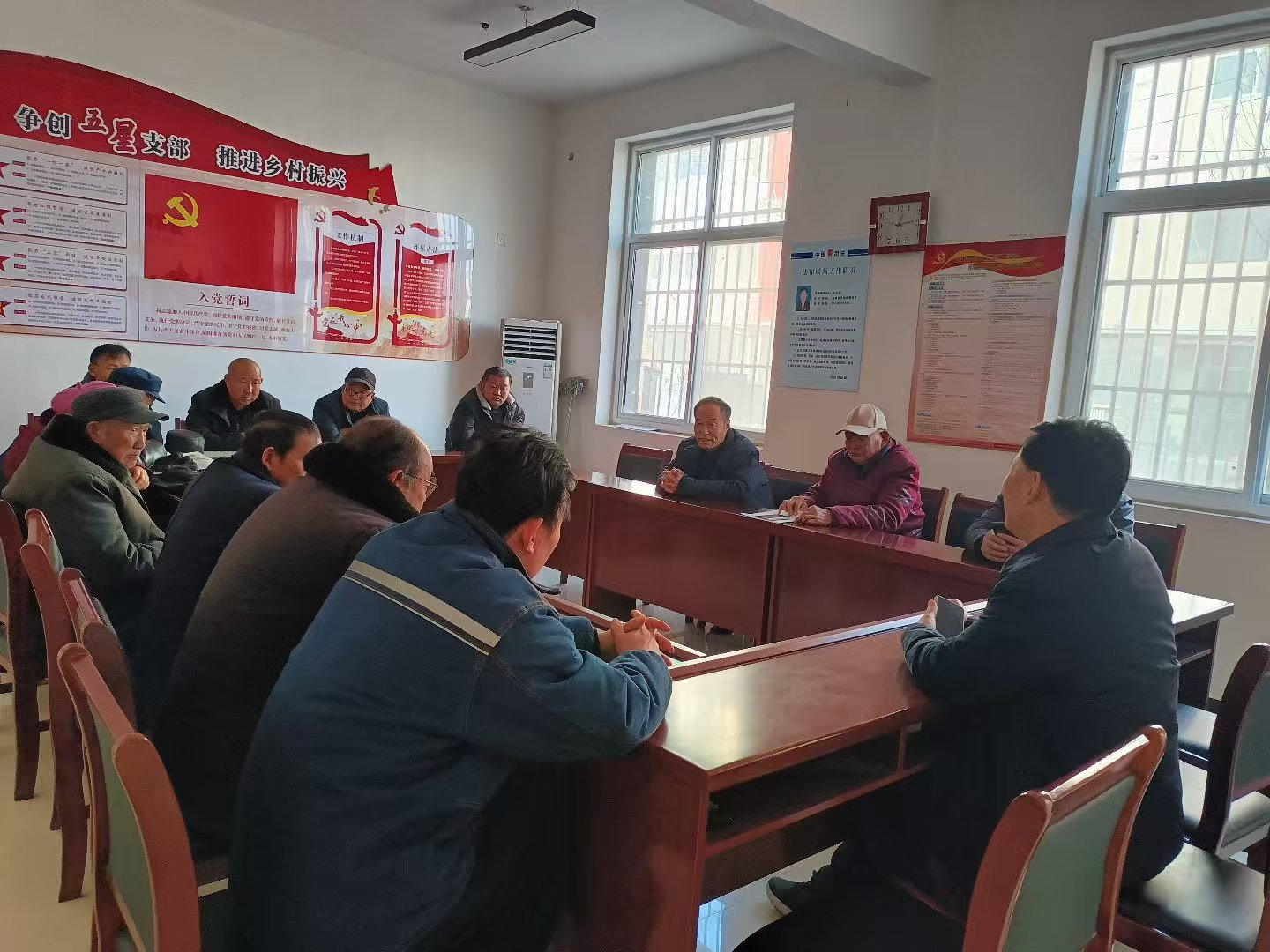 3月6日南庄村开展主题党日党员活动.png